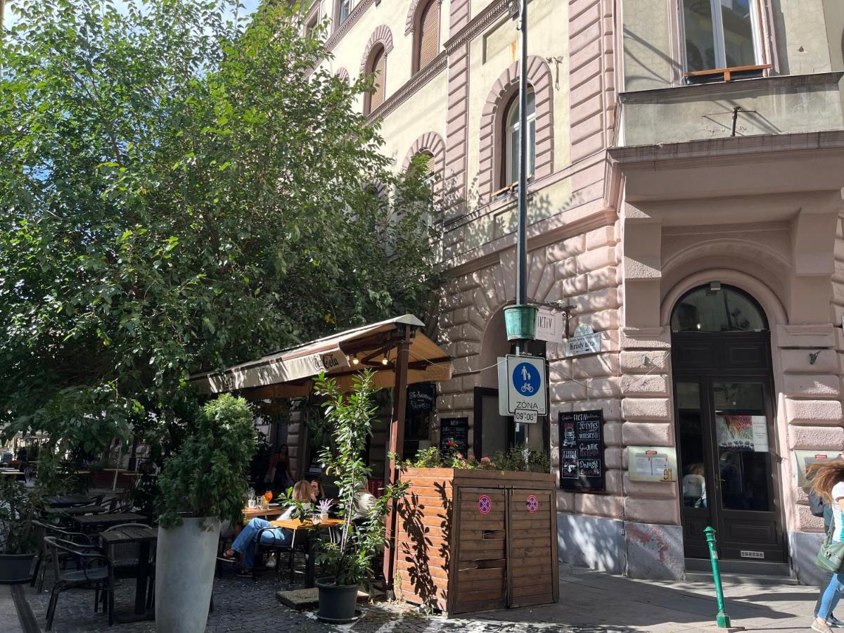 Palace District Rooms Budapeste Exterior foto